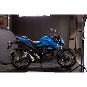 Moto Suzuki GSX150 NAKED