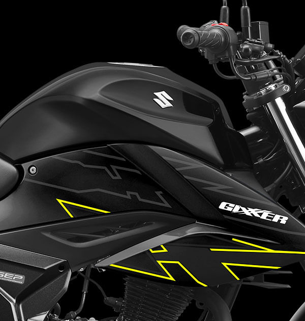 Moto-Suzuki-GSX150-NAKED-Negro